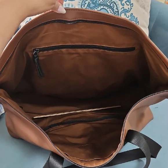 Ted Baker Tan Weekend Bag with Black Accents - Picture 9 of 13